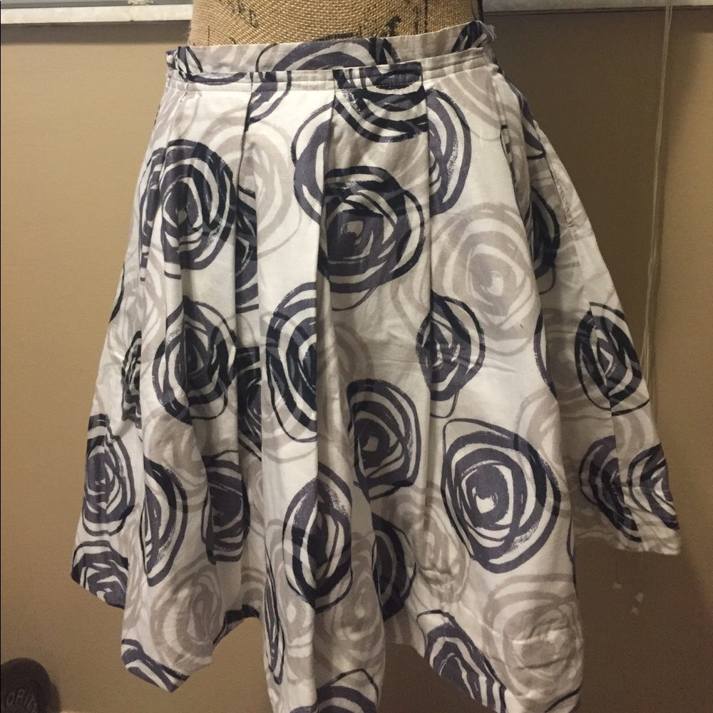 Gap Floral/swirl pattern skirt.