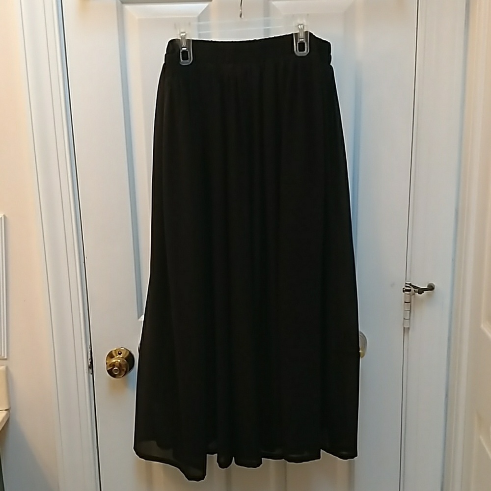 NWOT Black chiffon maxi skirt with opaque lining