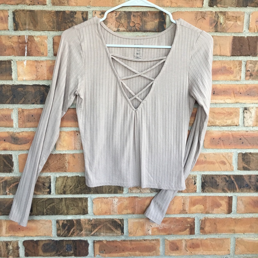 Ribbed lattice front v-neck