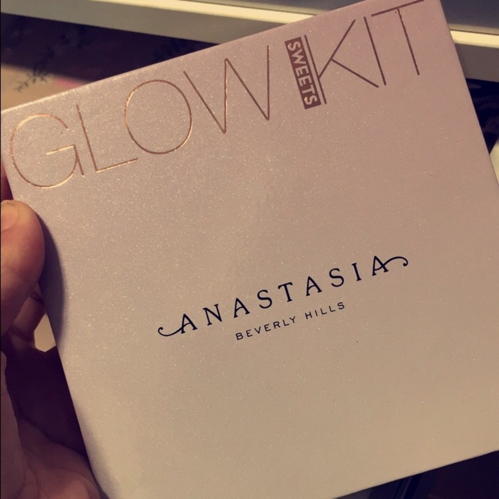 Anastasia Beverly Hills Sweets Glow Kit