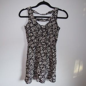 sleeveless dress