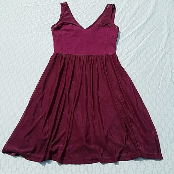 Cute and classy wine dress - Picture 1 of 2