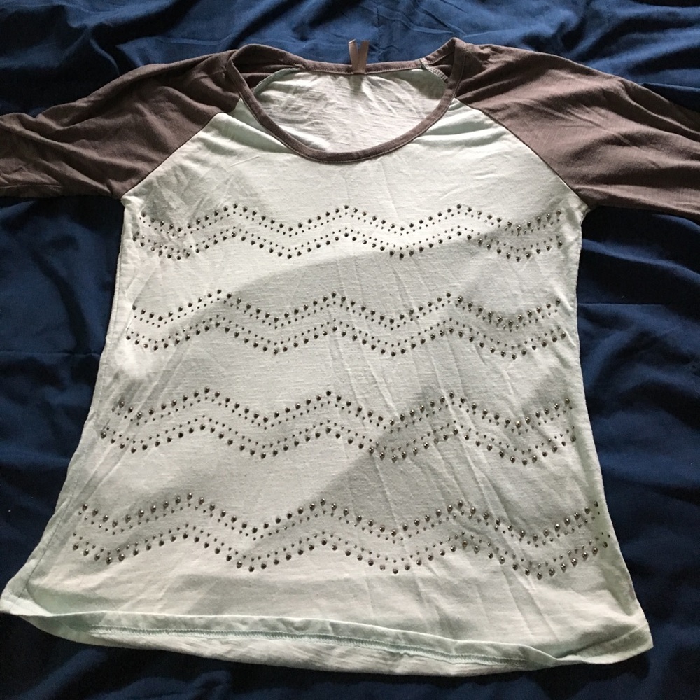 Quarter sleeve shirt