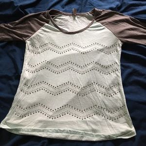 Quarter sleeve shirt