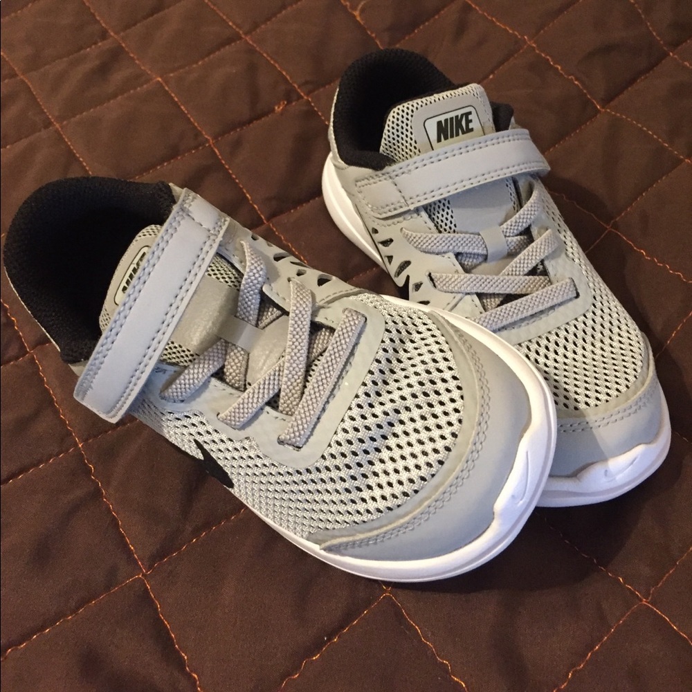 Toddler Boy size 10 Nike shoes brand new!