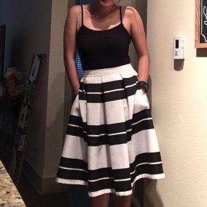Like-New, Express striped midiskirt with pockets!