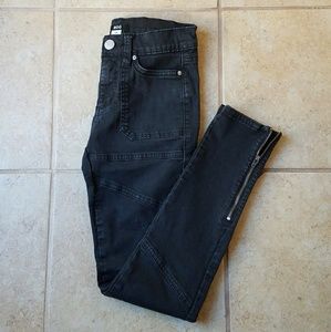 🦋Urban Outfitters Skinny Jeans 24🦋