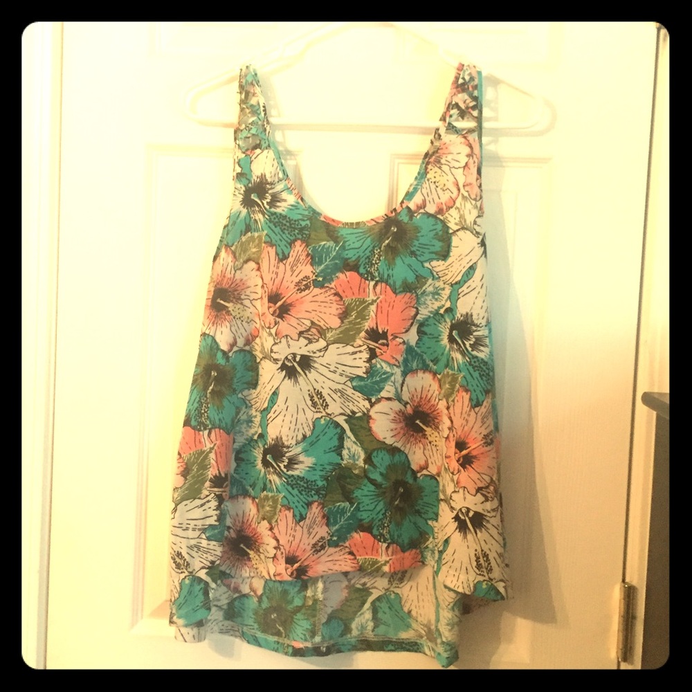 H&M Tank with bright Hawaiian 🌺 flower pattern
