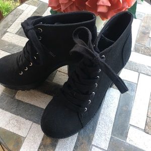 Chunky Heeled lace-up boots