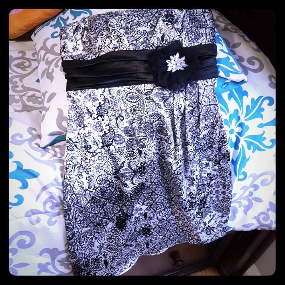 Short strapless dress!