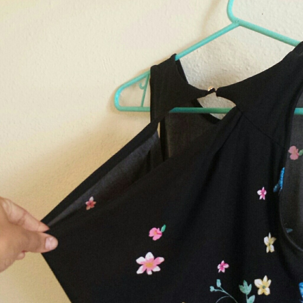 Sleeveless Open Back Shirt
