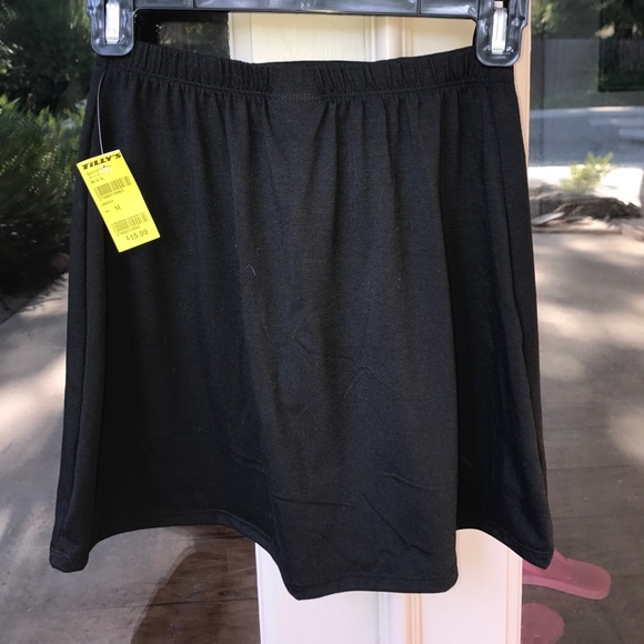 black skater skirt - Picture 2 of 3