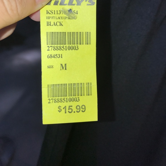 black skater skirt - Picture 3 of 3