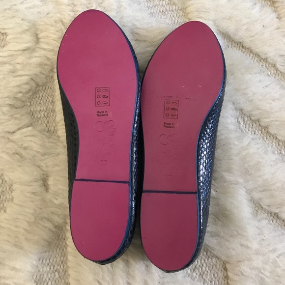 Fresh from Paris! Navy snake skin loafers. - Picture 2 of 3