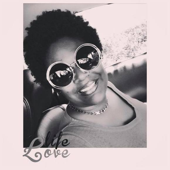 Meet your Posher, Debra - Picture 1 of 1