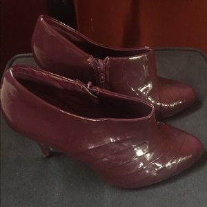 Charles David Patent Booties GUC