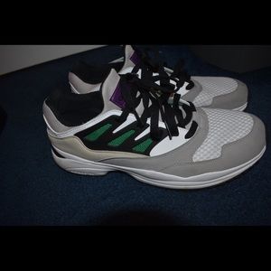 ADIDAS TORSION. Worn once