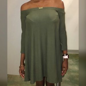 Green off the shoulder dress 👗
