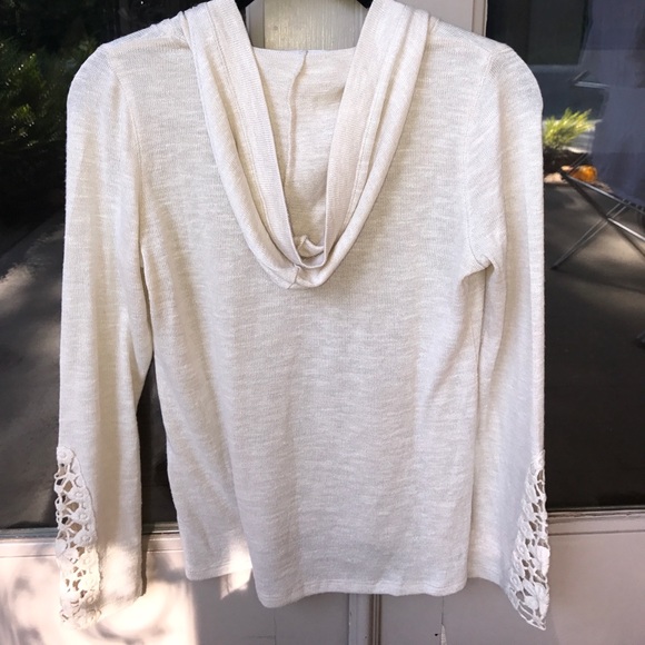 long sleeve with hood - Picture 2 of 3