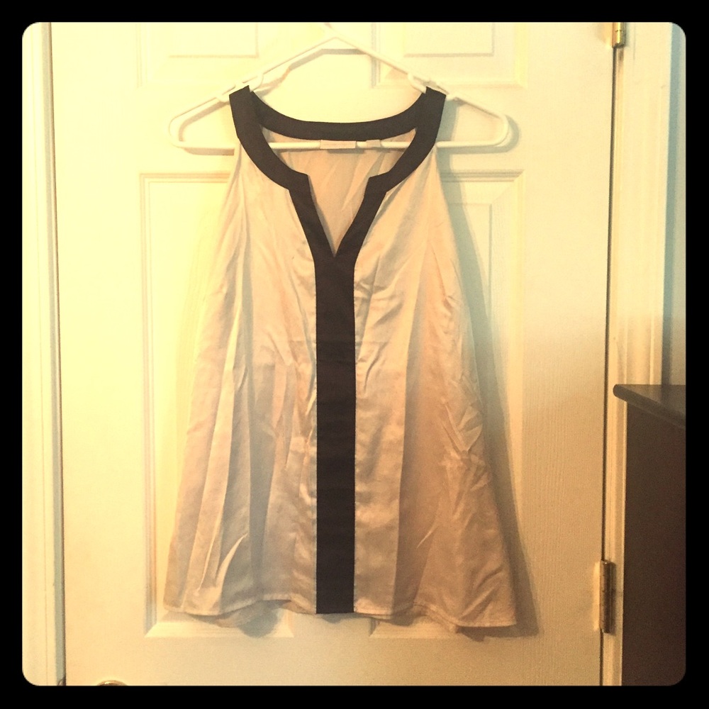 NEWYork&CO Black & White V-Neck Professional Tank