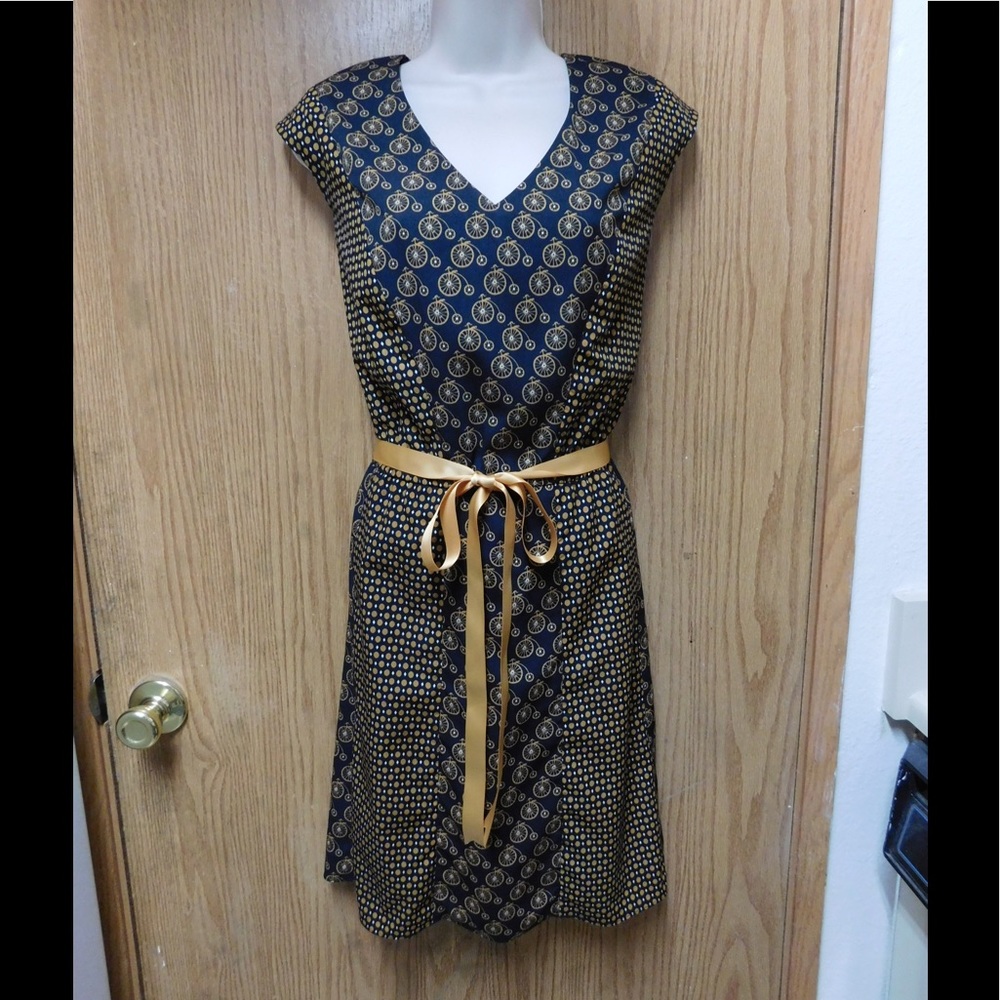 Gorgeous Black/Gold Cute Pattern Dress W/Belt