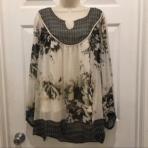 NWT Rose & Olive Floral Black & White Top size 3XL