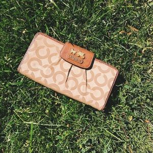 RARE Coach Chelsea Wallet! EXCELLENT Condition