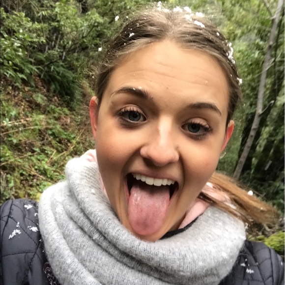 Meet your Posher, Amanda - Picture 2 of 8