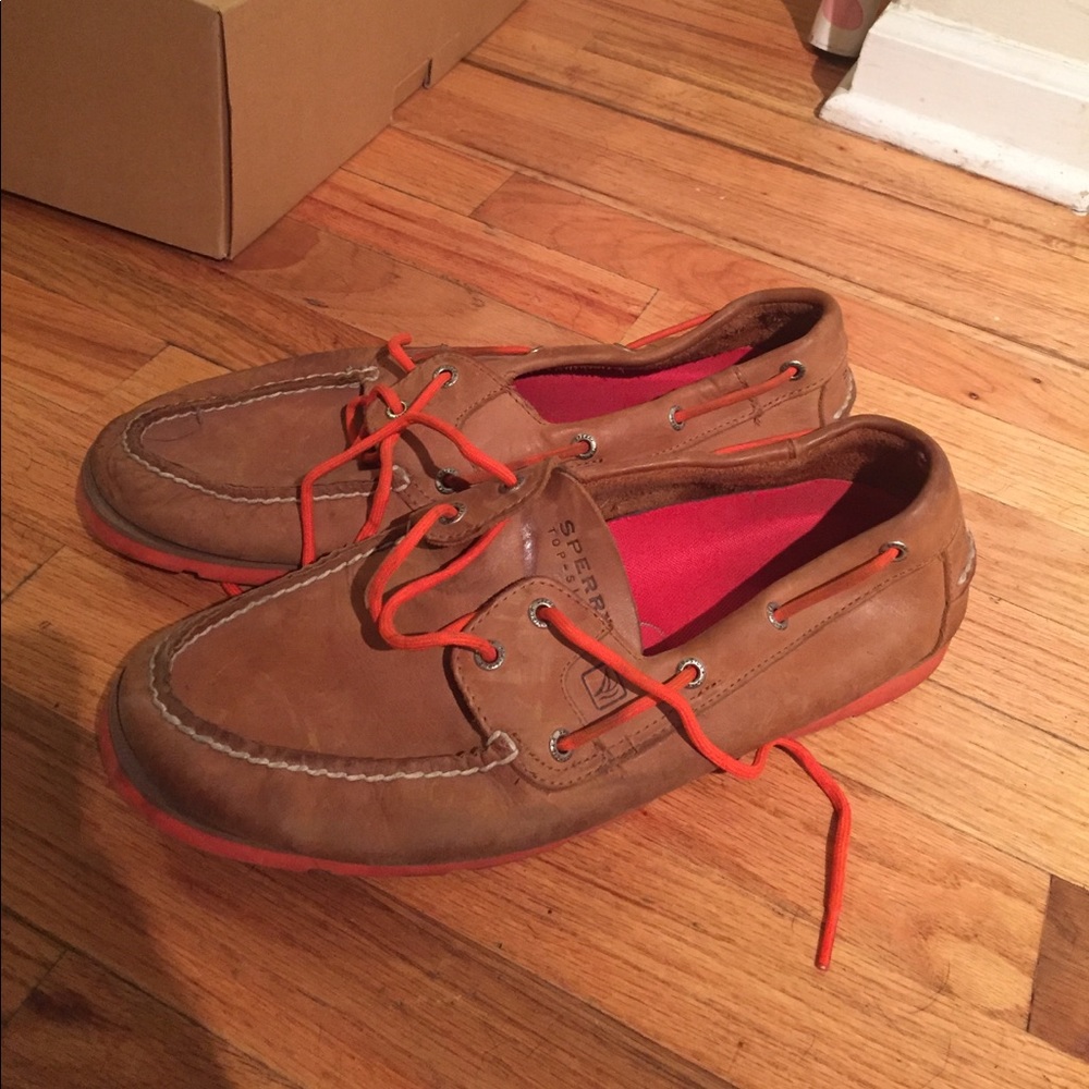 Trendy men's colored soles Sperry's