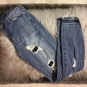Low-rise distressed skinny jean w/ unfinished hem