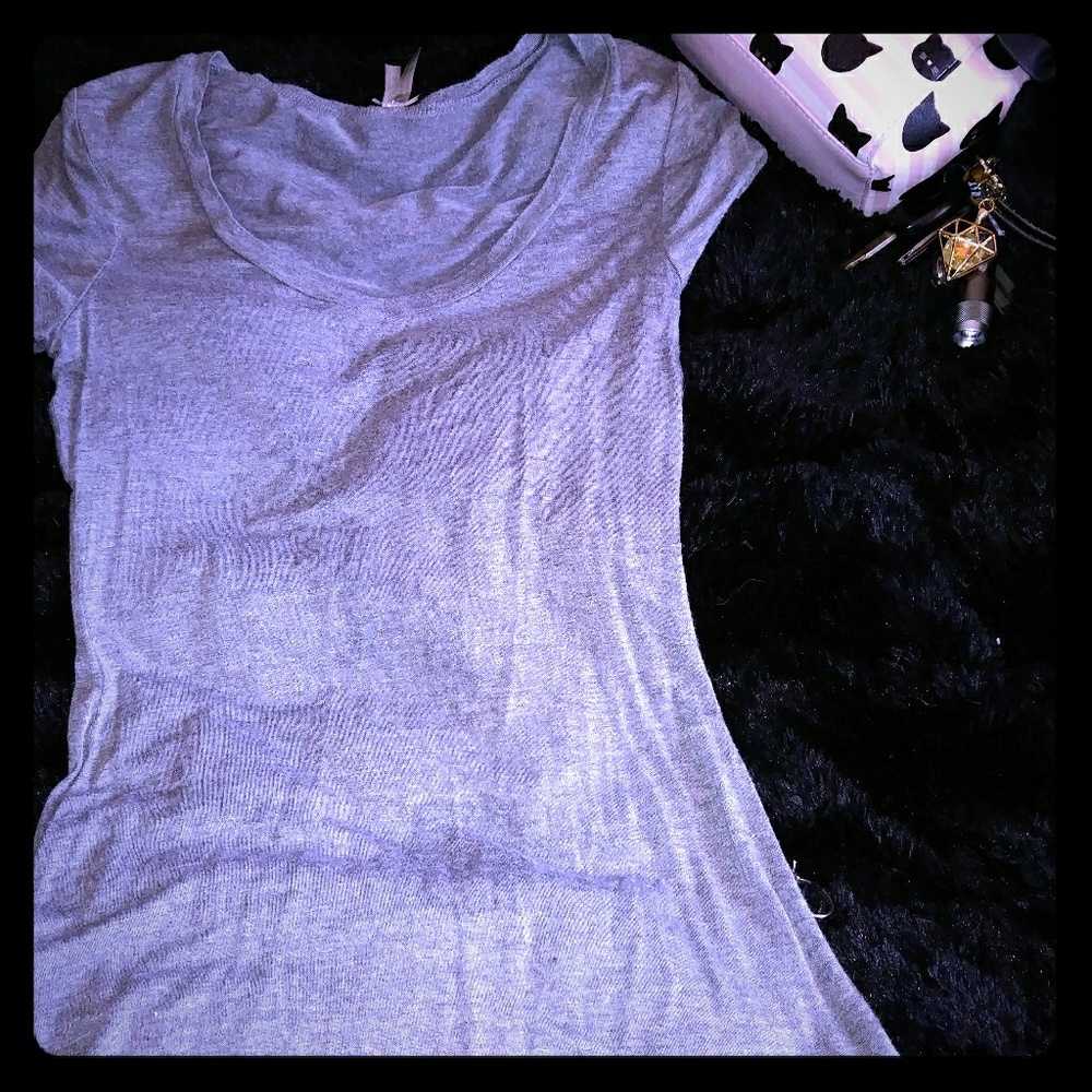 Grey clingy t-shirt