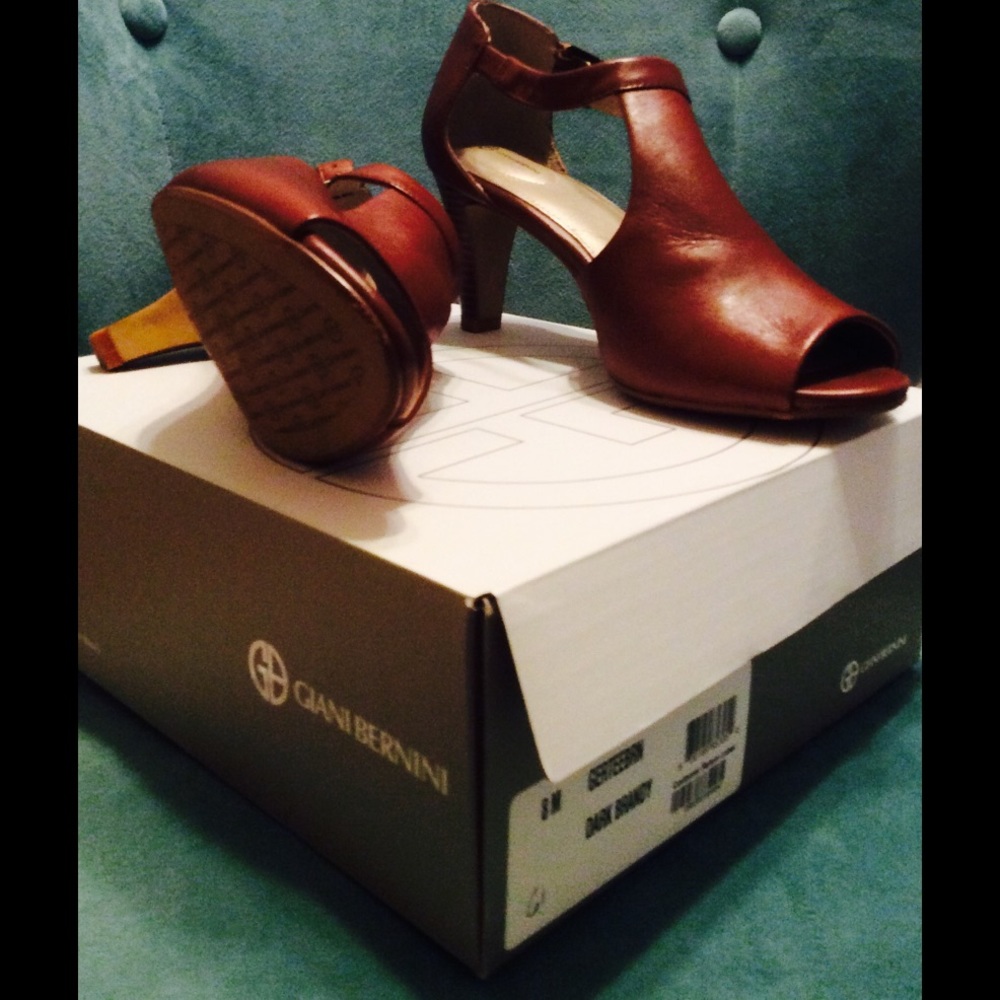 Giani Bernini Brown leather upper, heels/shoes.