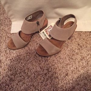 toms majorca sandal desert taupe