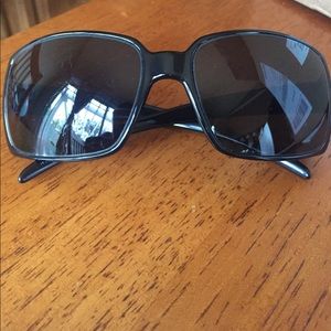 Black Gucci sunglasses