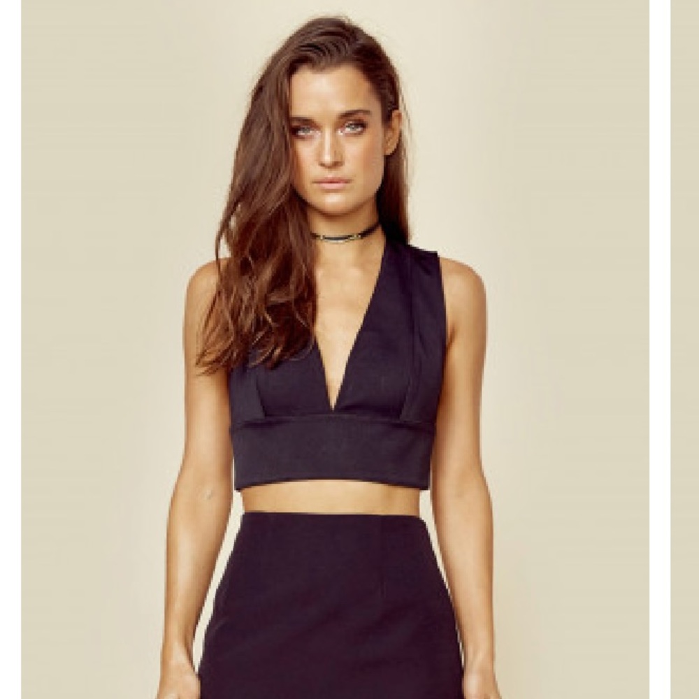 Kendall and Kylie deep plunge crop top NWT