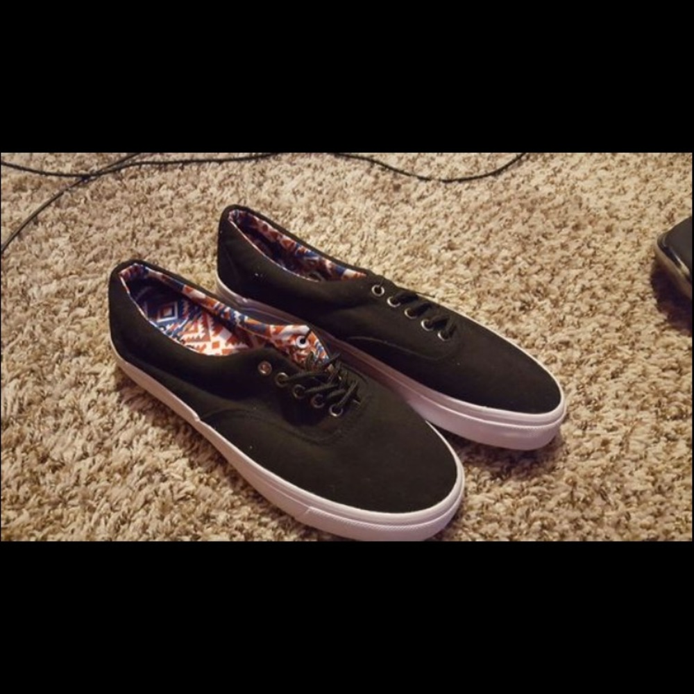 Rue 21 canvas shoes