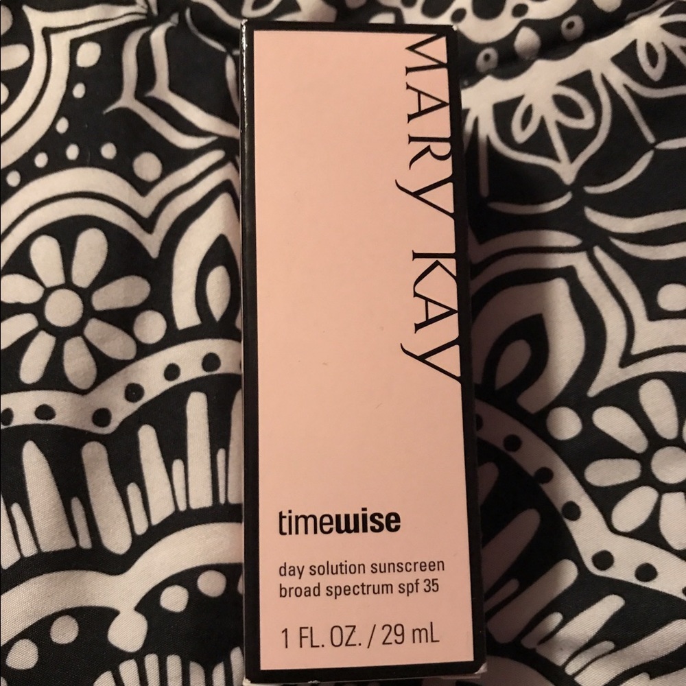 May Kay Timewise Day Solution