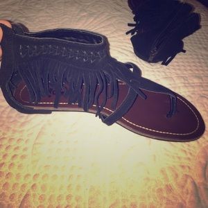 Minnetonka fringe sandal