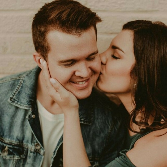 Meet your Posher, Taylor - Picture 2 of 4