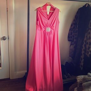 Vintage pink polyester gown with removable cape