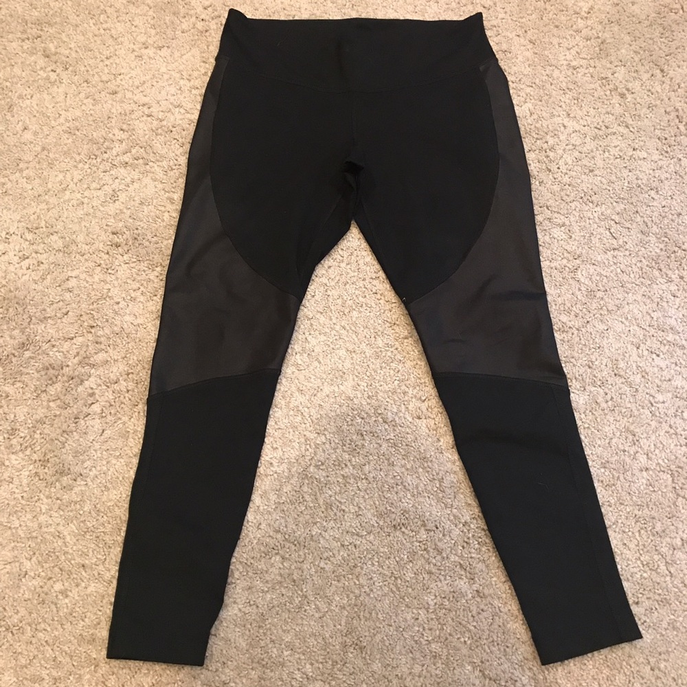 Champion- L Faux Leather Cut Leggings- EEUC