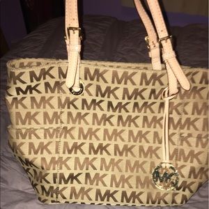 Michael kors logo tote