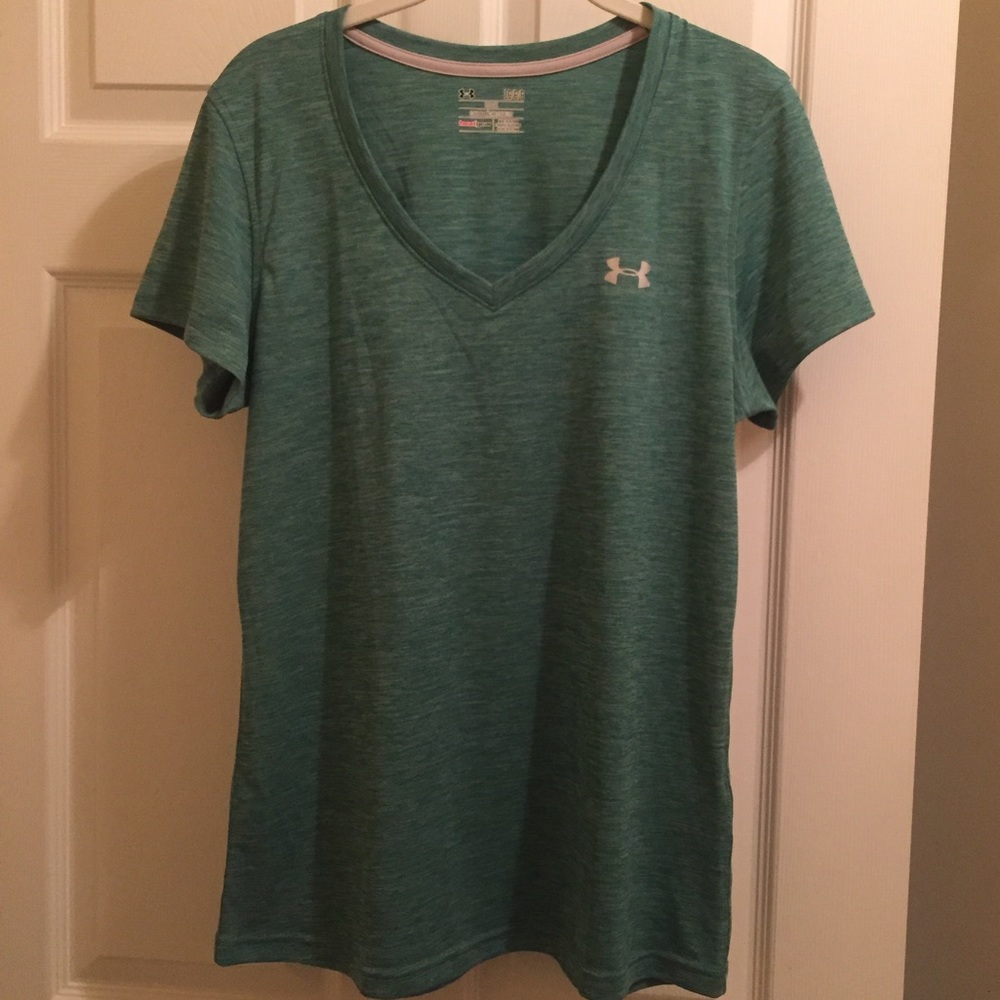 NEVER BEEN WORN Under Armor Heat Gear v-neck shirt