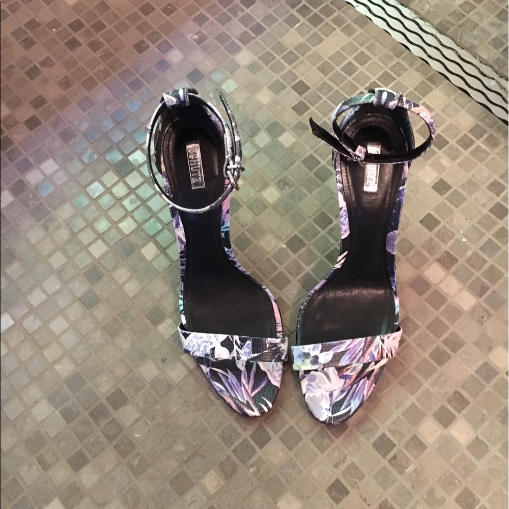 schutz heeled sandal size 9