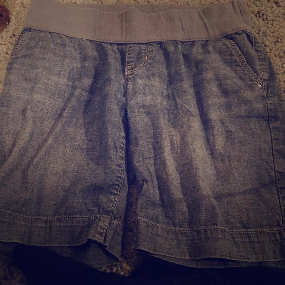 Gap maternity size 4 maternity shorts.
