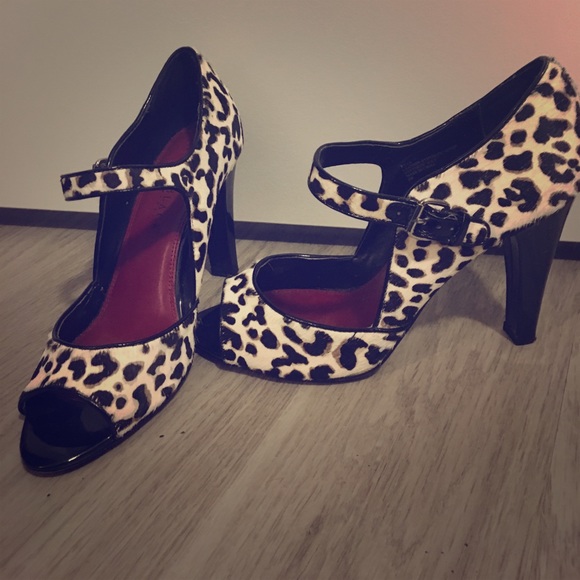 White House Black Market size 9 leopard pumps - Picture 1 of 6