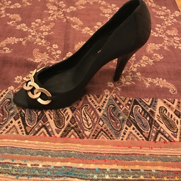 Chanel shoes. Pristine condition. Worn once. - Picture 2 of 3