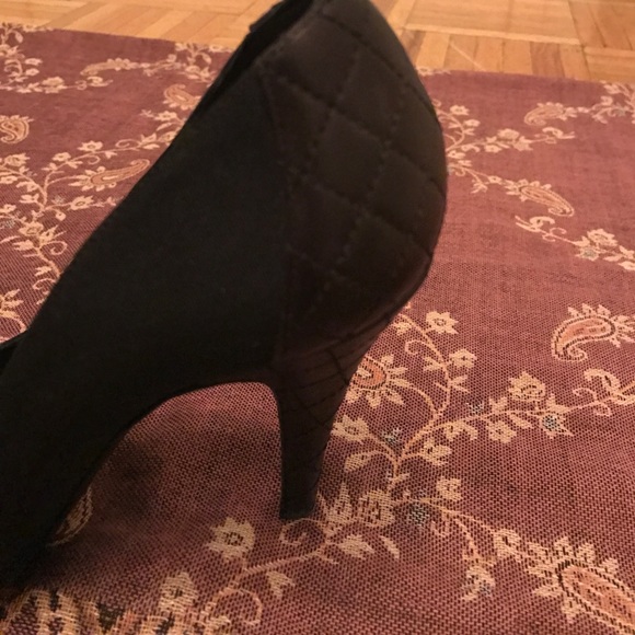 Chanel shoes. Pristine condition. Worn once. - Picture 3 of 3