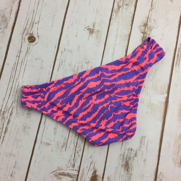 VS Knockout Scrunch Hipster Classic Bikini Bottom - Picture 2 of 3