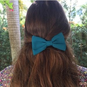 American apparel blue bow hair clip! 😇🤖